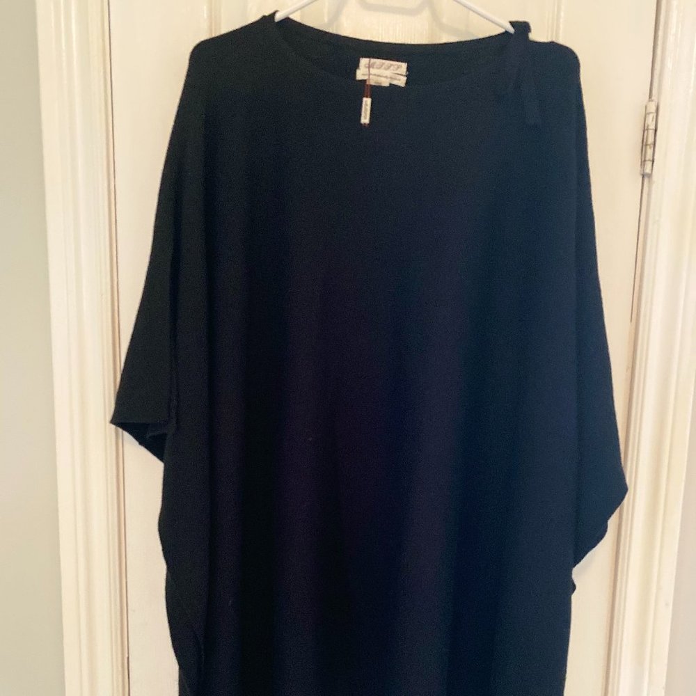Women's Poncho..one size...new without tags